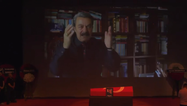 Kadir İnanır'ı anma töreninde 