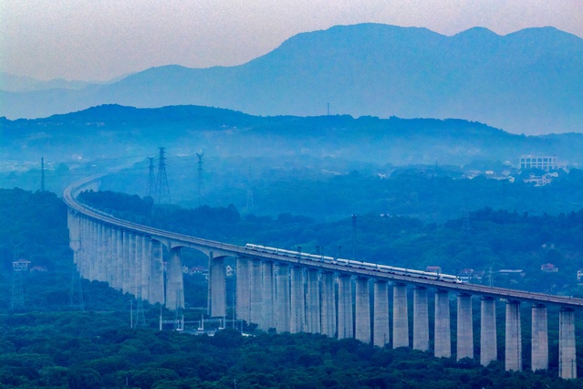 Çin’in İlk Özel Yüksek Hızlı Demiryolu 100 Milyon Yolcu Taşıdı