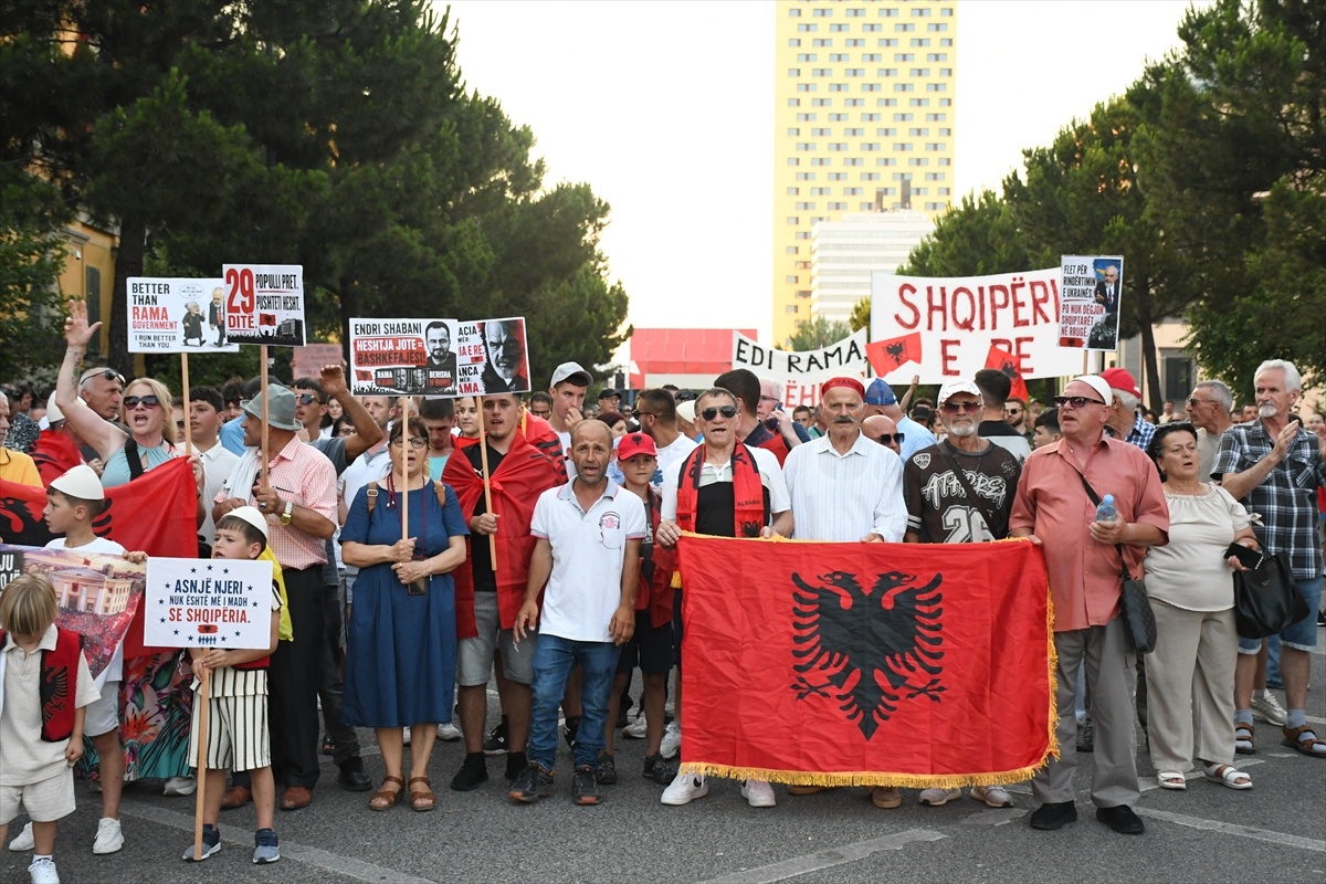 Tiran\'da 29 gündür Trump\'a yakın turizm projesi protesto ediliyor