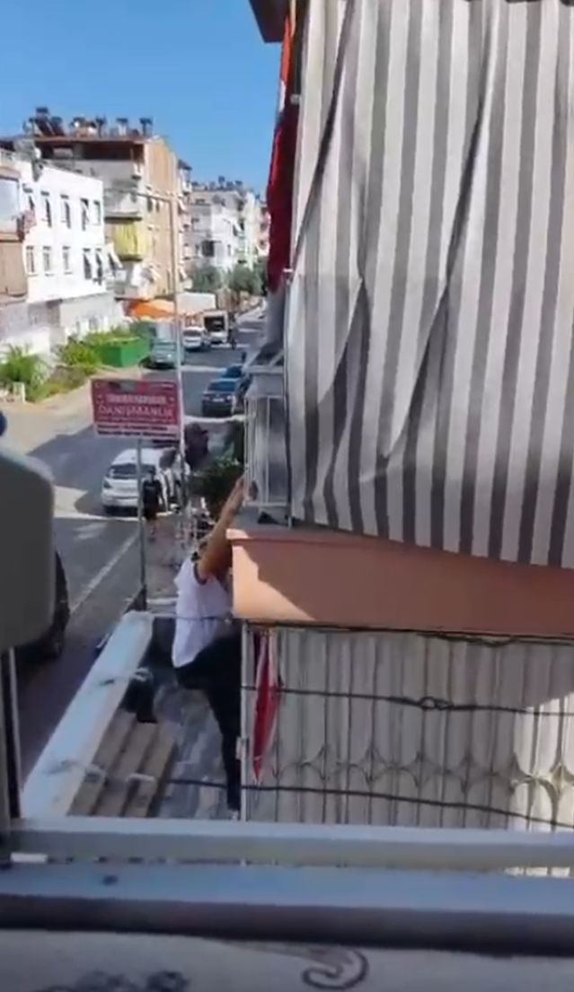 Antalya’da Balkon Mahsur Kalma