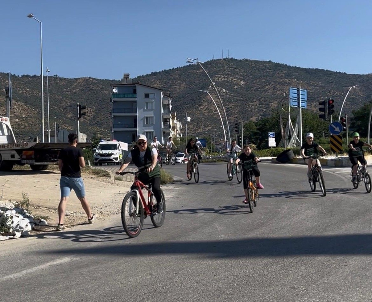 Yeşilay Bisiklet Turu İzmir\'de Gerçekleştirildi