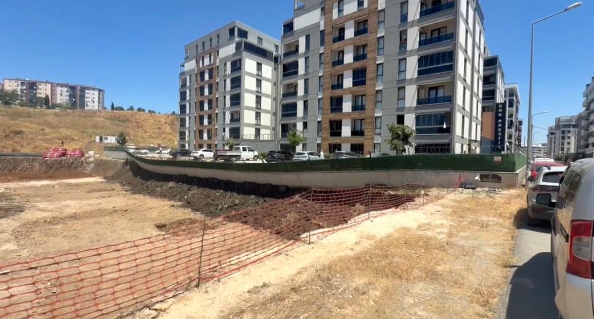 Bursa\'da İstinat Duvarı Çöktü