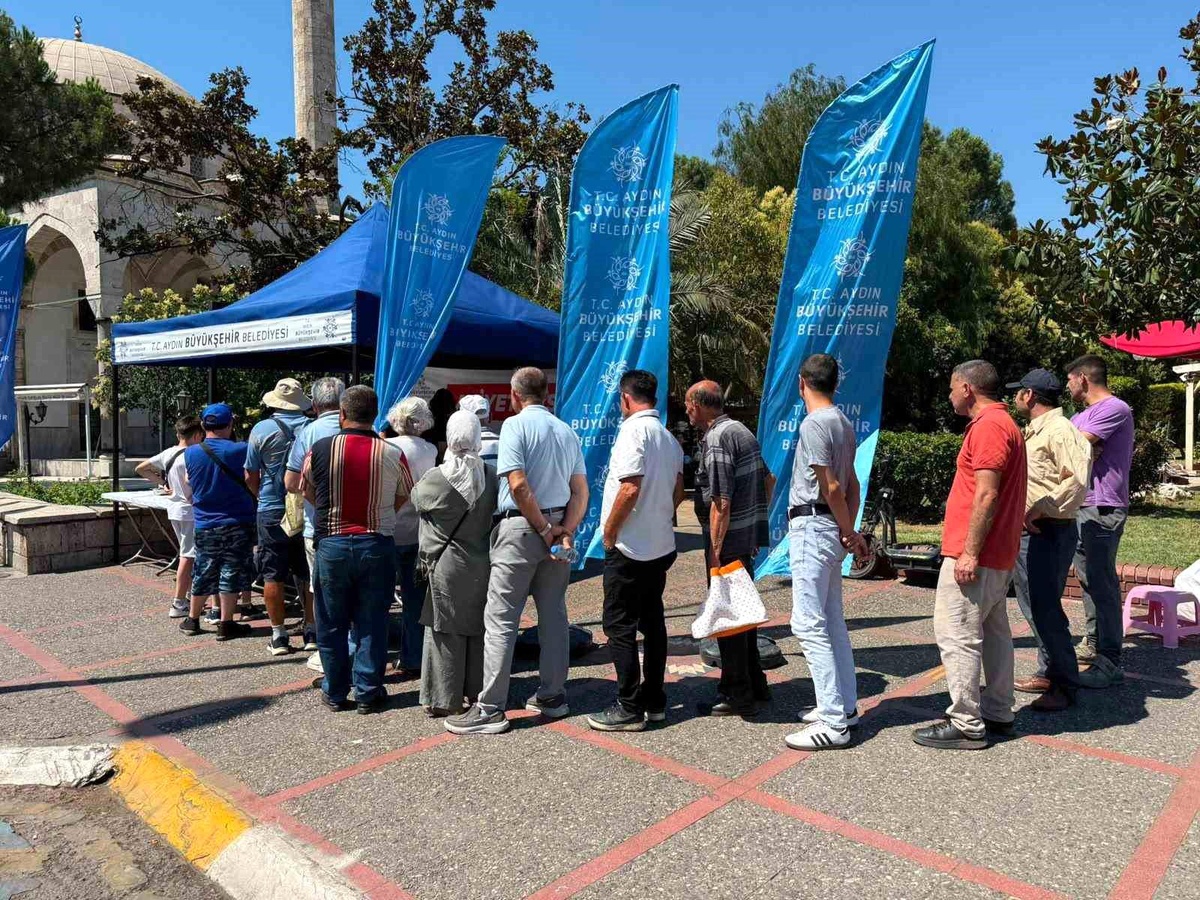 Büyükşehir\'den vatandaşlara aşure ikramı