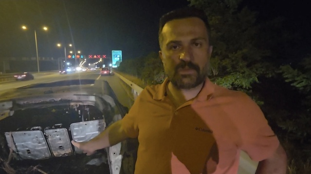 Elektrikli Otomobilde Yangın: Aile Kurtarıldı