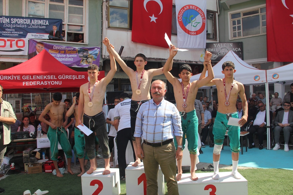 Karakucak Güreşi Şampiyonası Oğuzlar'da Yapıldı