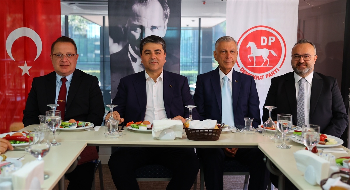 Uysal\'dan Demokrasi Vurgusu