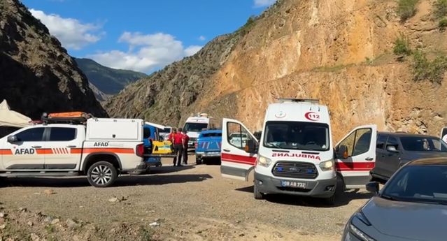 Şavşat’ta Dereye Düşen Kamyonetin Sürücüsü Bulundu