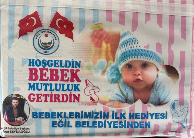 Eğil Belediyesi'nden yeni doğan bebeklere hoş geldin hediyesi