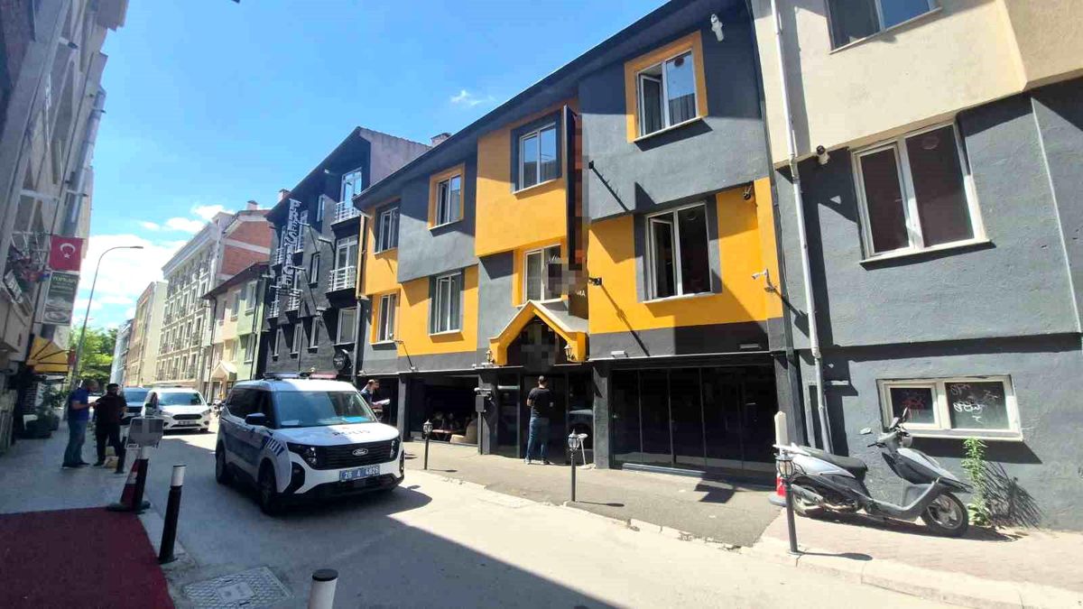 Eskişehir'de bir apart dairesinde meydana gelen şüpheli ölüm olayı.