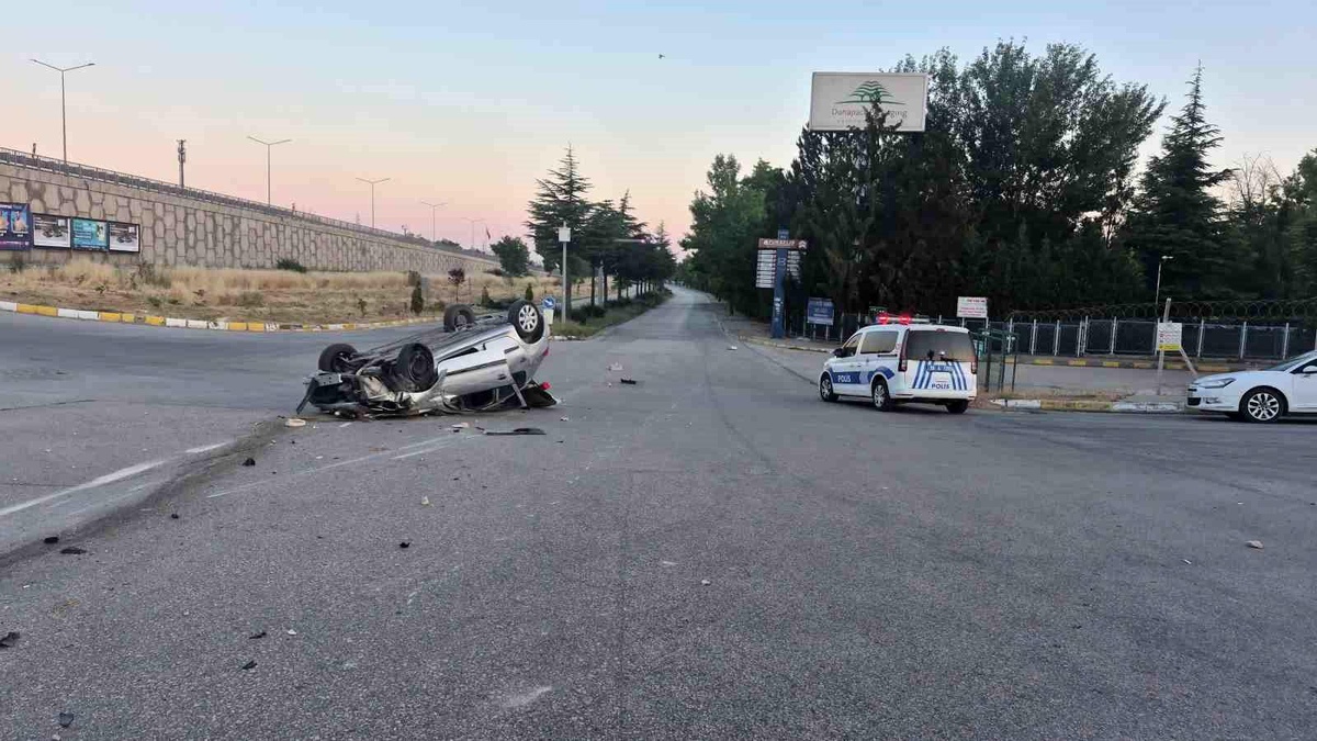Eskişehir\'de Takla Atan Araçta Yaralı