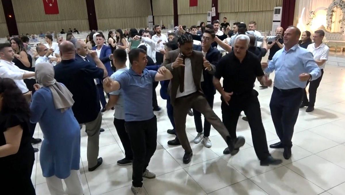 Düğünde Kültürler Buluştu