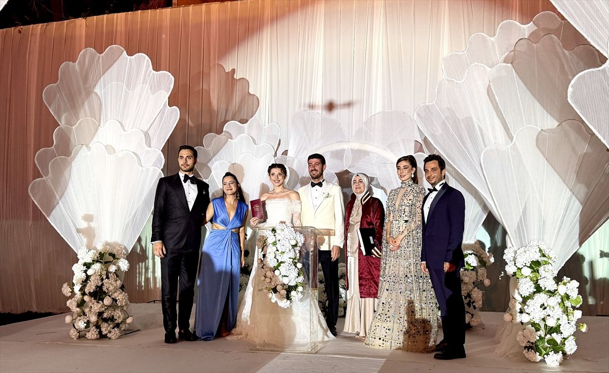 Antalya\'da Doktor Çiftin Düğünü