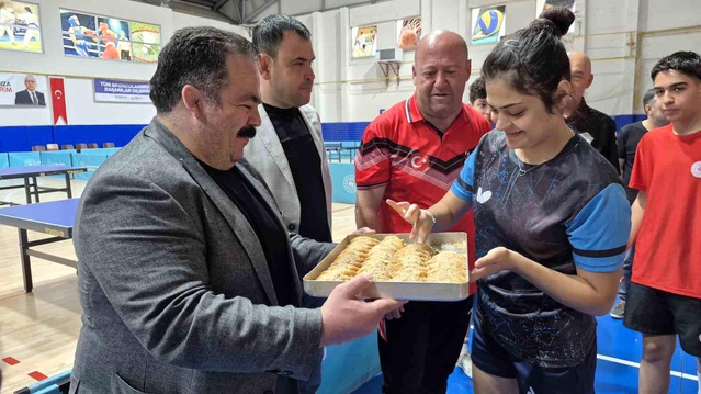 İşitme Engelliler Masa Tenisi Kampı’na Ziyaret