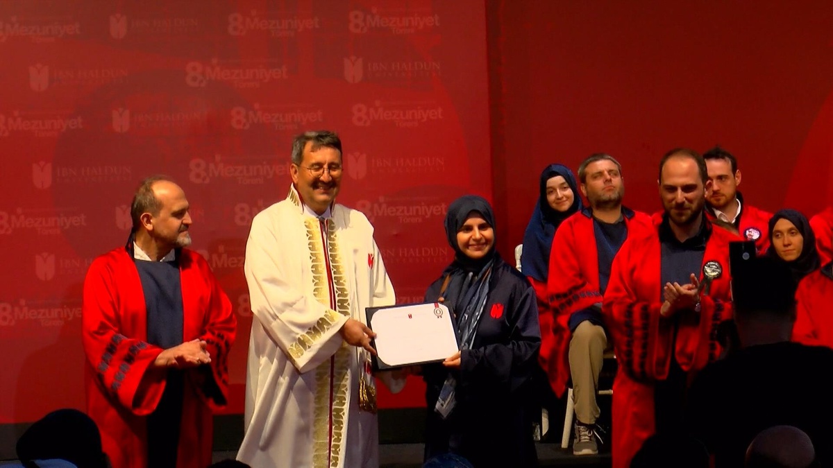 İbn Haldun Üniversitesi\'nden 8. Mezuniyet Töreni