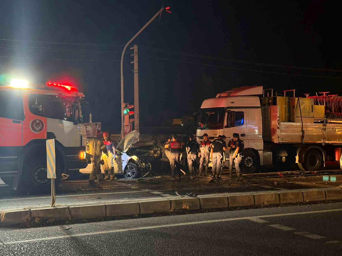 İzmir\'de Zincirleme Trafik Kazası: 5 Yaralı