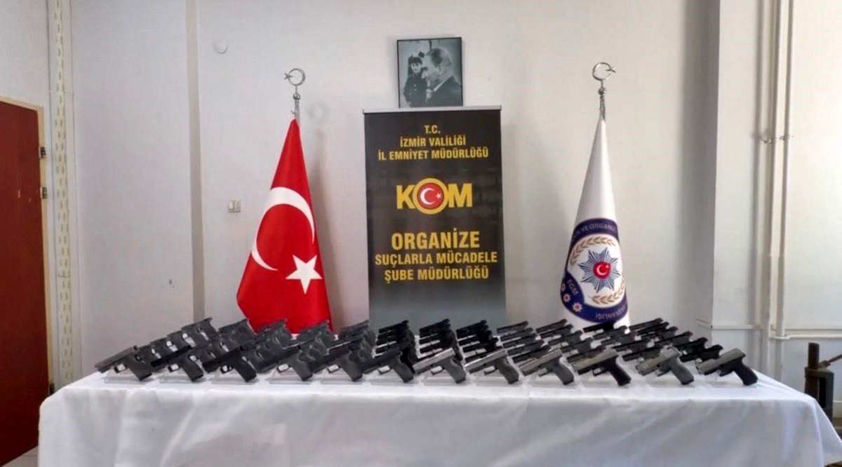 İzmir\'de Suç Örgütlerine Büyük Operasyon