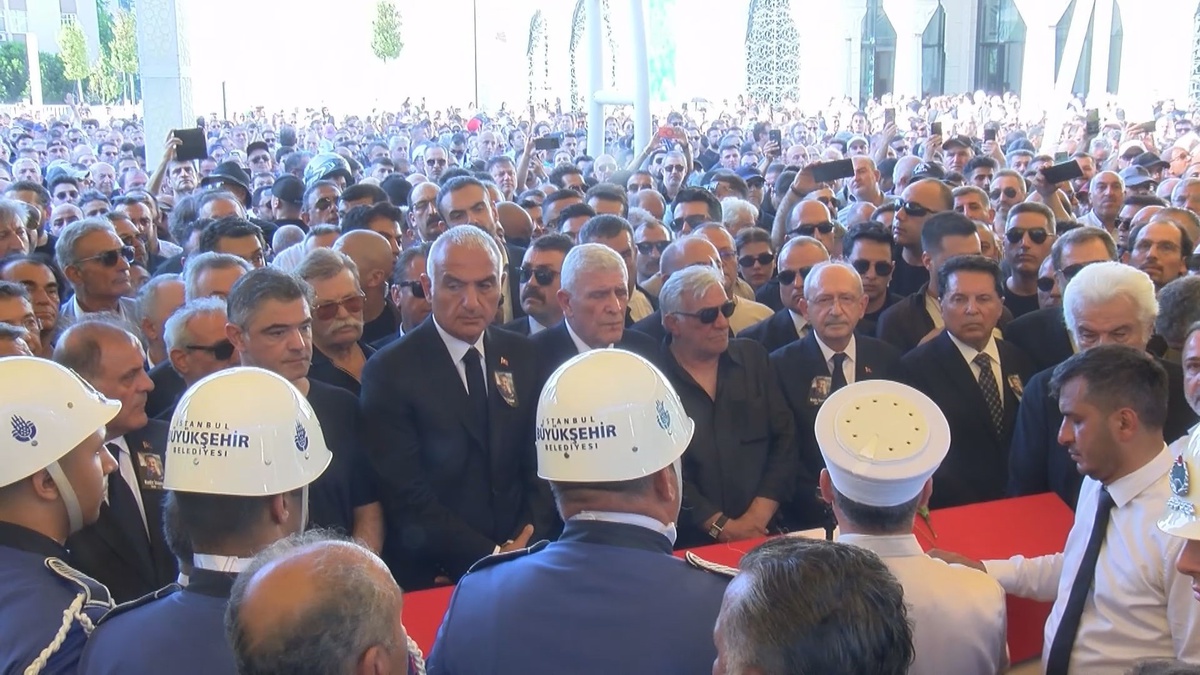 Kadir İnanır\'a Veda Töreni