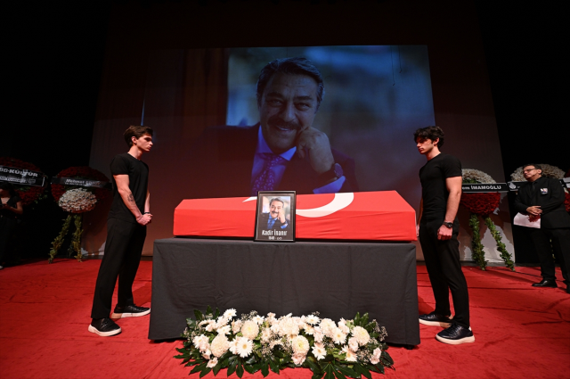 Kadir İnanır'a veda! Türkan Şoray son yolculuğunda yalnız bırakmadı