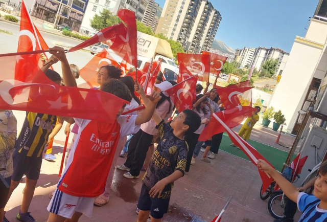 Kahramanmaraş'ta karne heyecanı bayraklarla taçlandı