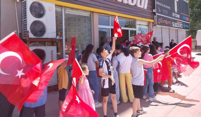 Kahramanmaraş'ta karne heyecanı bayraklarla taçlandı