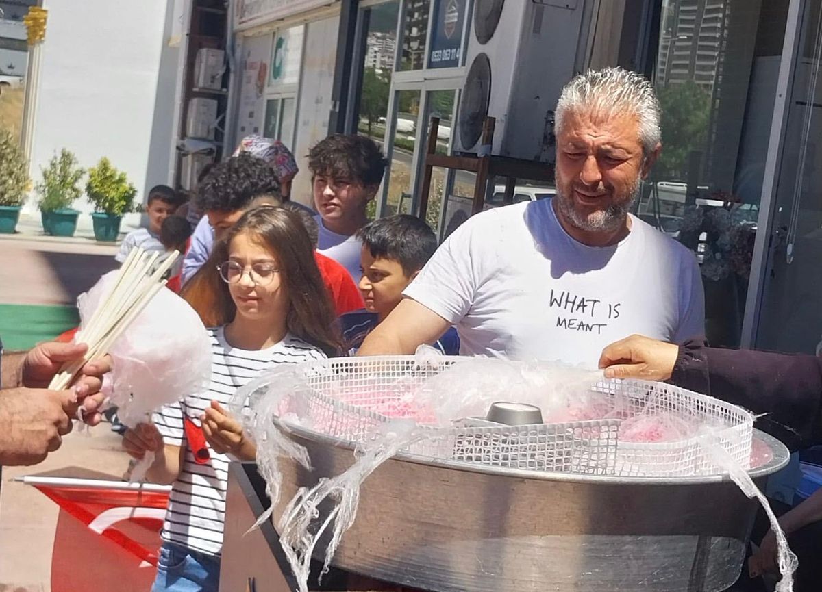 Kahramanmaraş\'ta karne heyecanı bayraklarla taçlandı