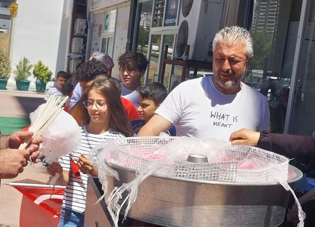 Kahramanmaraş’ta karne heyecanı bayraklarla taçlandı