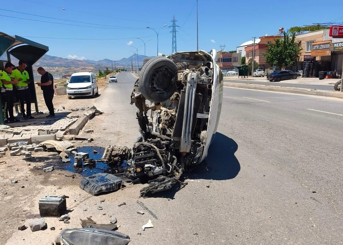 Kahramanmaraş\'ta otomobil devrildi: Sürücü yaralandı