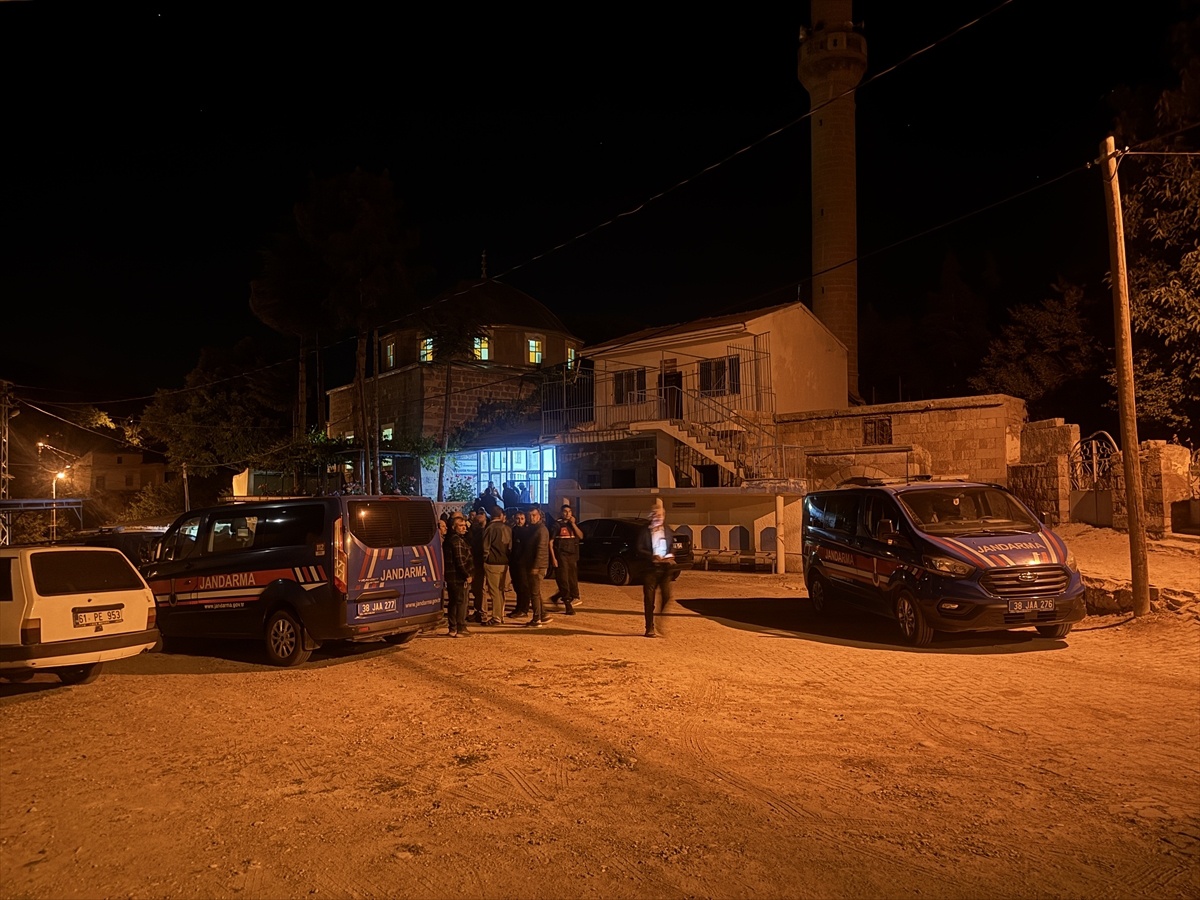 Kayseri\'de Bıçaklı Saldırı: 2 Ölü