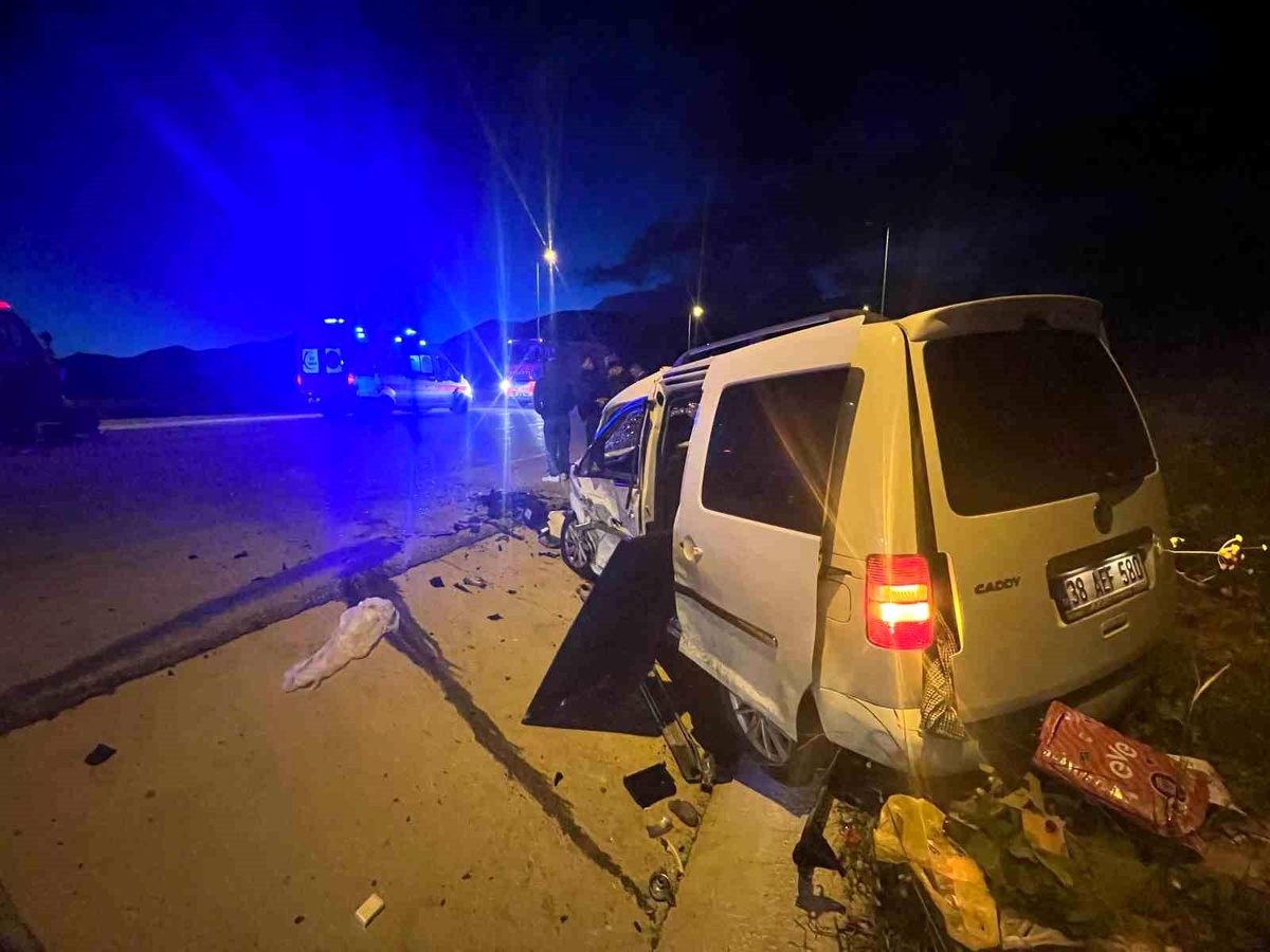 Kayseri\'de Trafik Kazası: 1 Ölü, 6 Yaralı