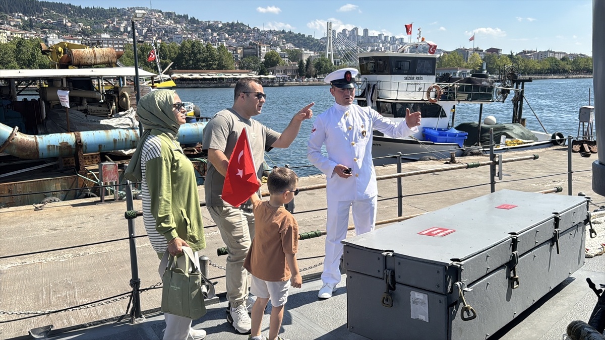 İzmit\'te TCG Fırtına Hücumbotu Ziyarete Açıldı