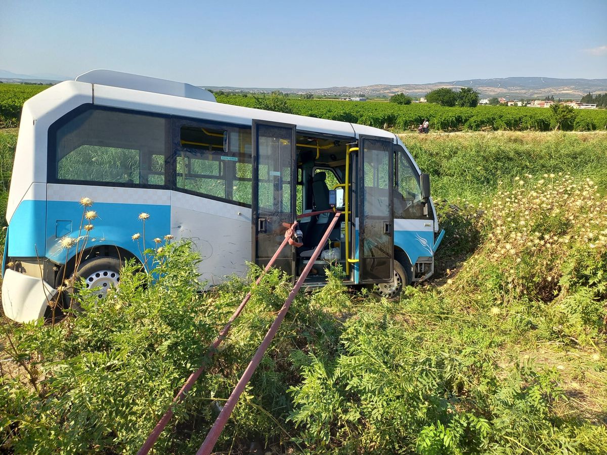 Manisa\'da Minibüs Kazası: 6 Yaralı