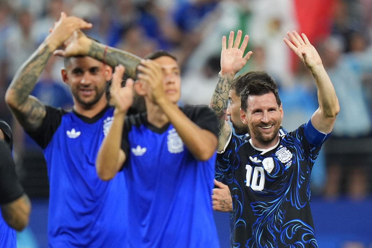 Messi rekor kırdı, Arjantin 3\'te 3 yaptı