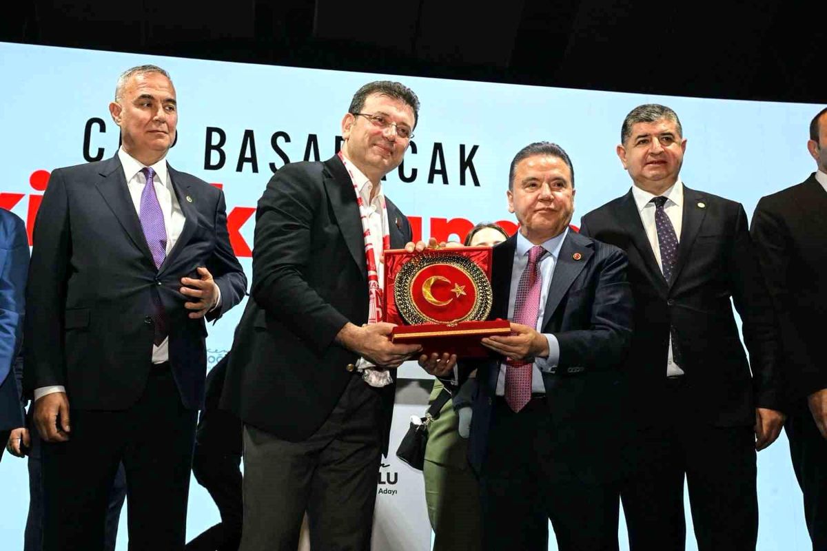 Böcek: İmamoğlu 15 milyon Euro istedi, 5 milyon havale ile ödendi