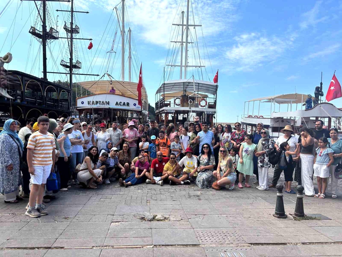 Özel bireyler "Yaza merhaba" etkinliğinde Akdeniz\'e açıldı