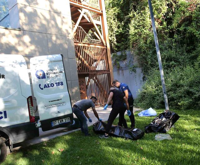 Antalya'da panaromik asansörde manzara izlerken düşen genç adam hayatını kaybetti