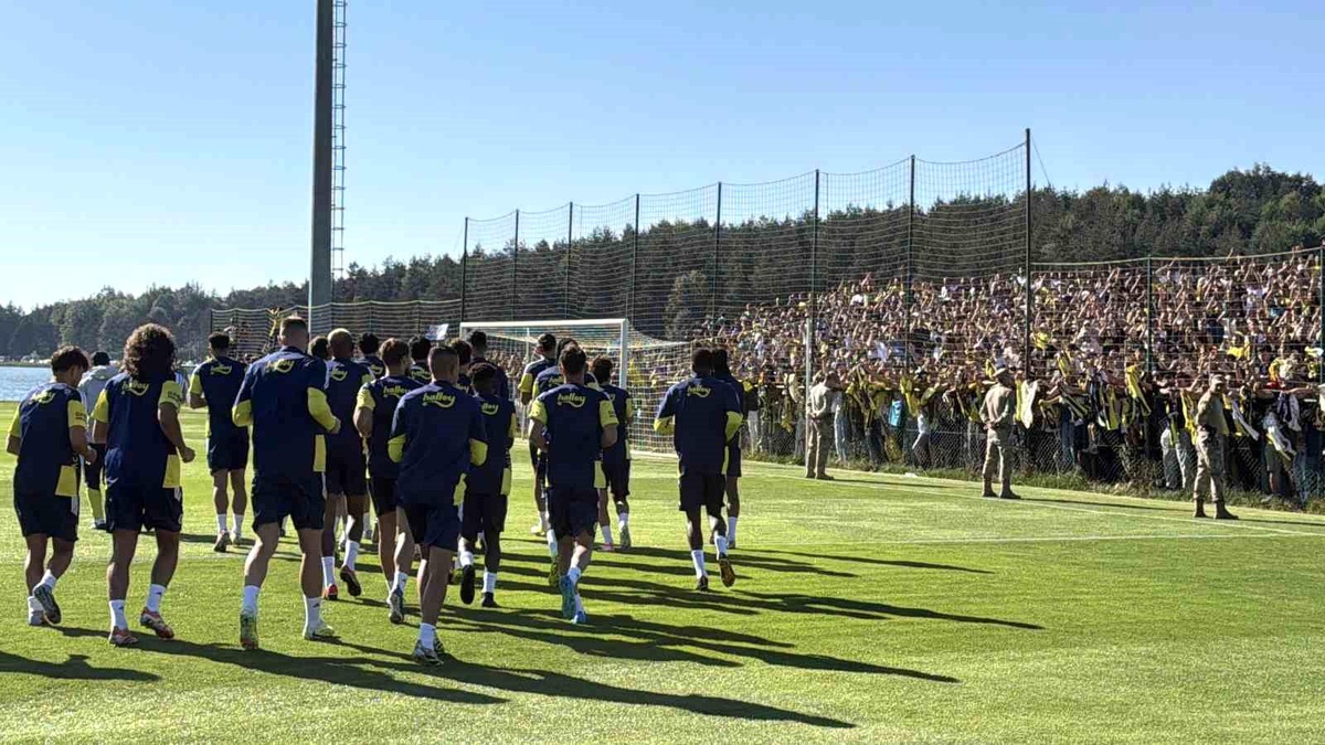 Fenerbahçe\'ye 20 Bin Taraftarla Antrenman