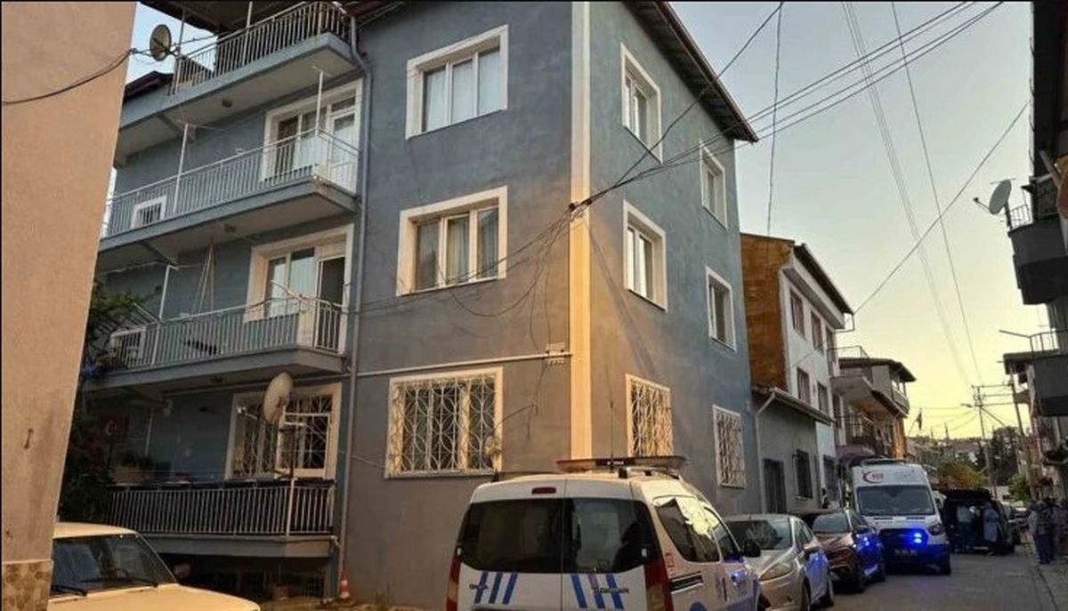 Uşak\'ta şüpheli kadın ölümü! 3\'üncü kattan düşerek can verdi