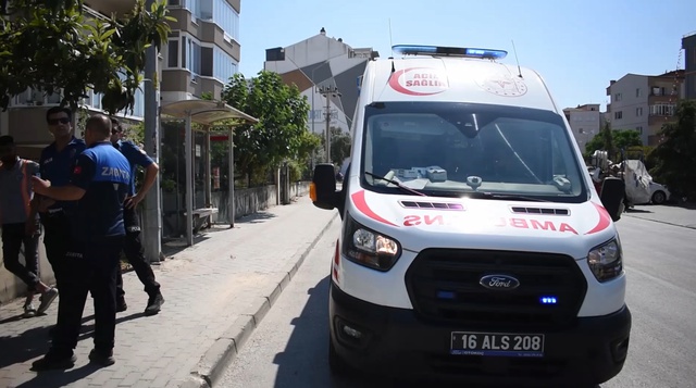 Yaşadığı 'çöp ev'de mahsur kaldı