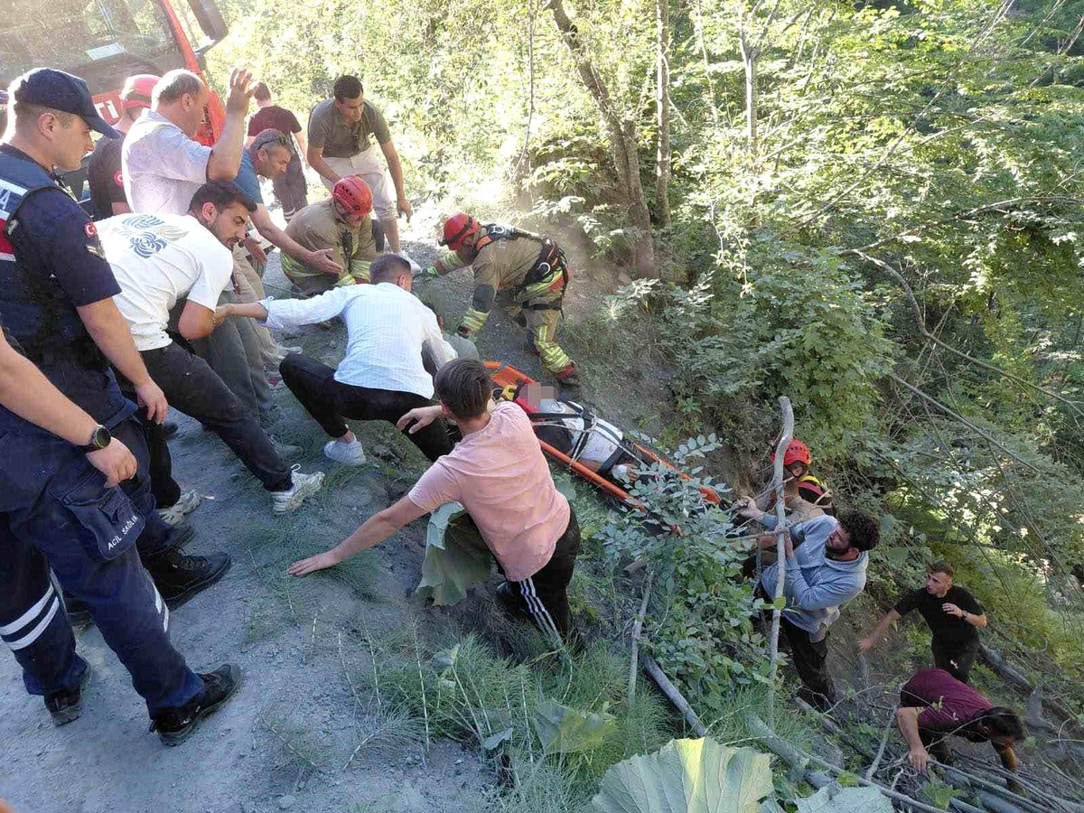 Yayla yolunda otomobil uçuruma yuvarlandı: 1 yaralı