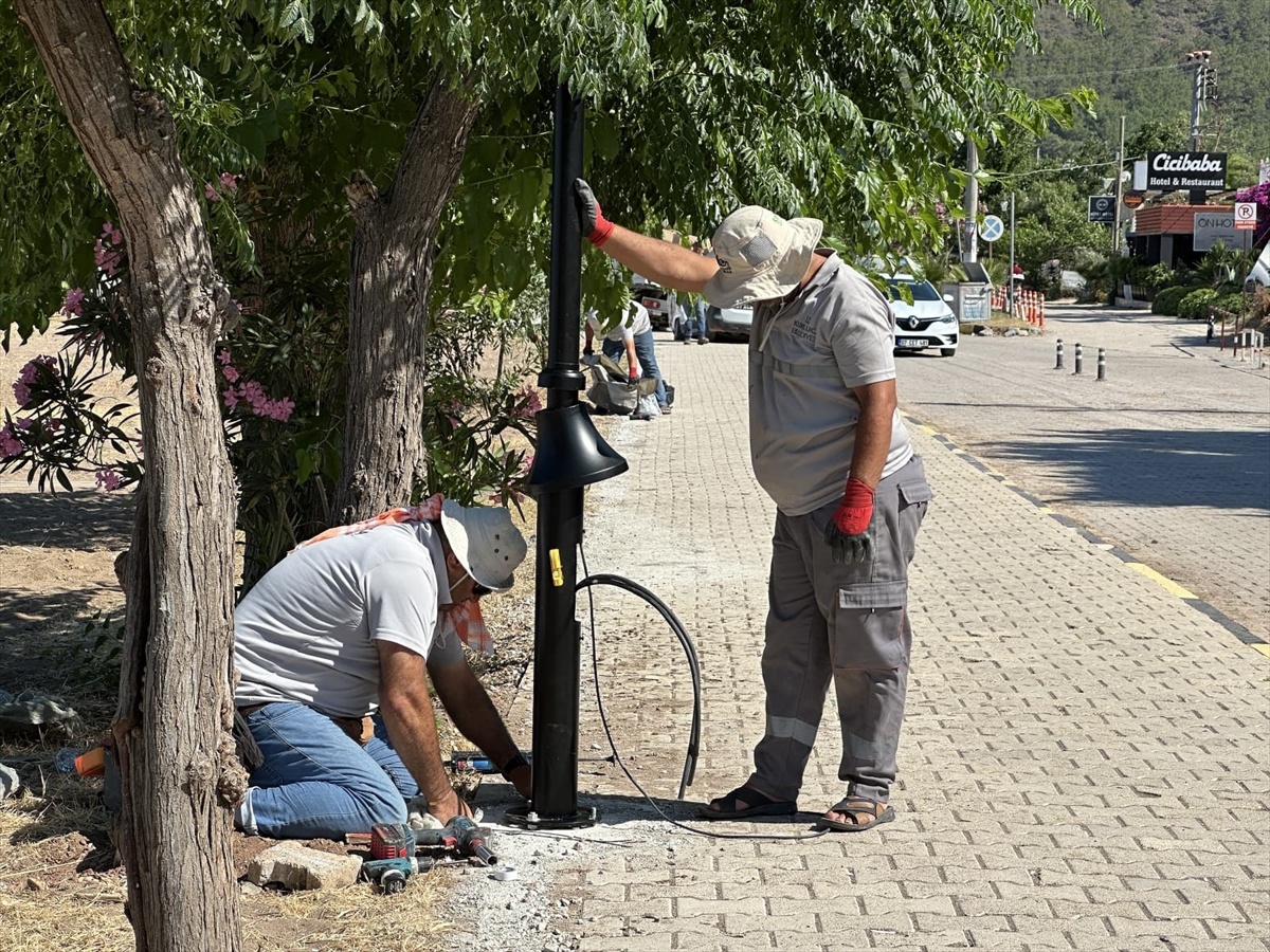 Adrasan Sahil Yolu Aydınlatıldı