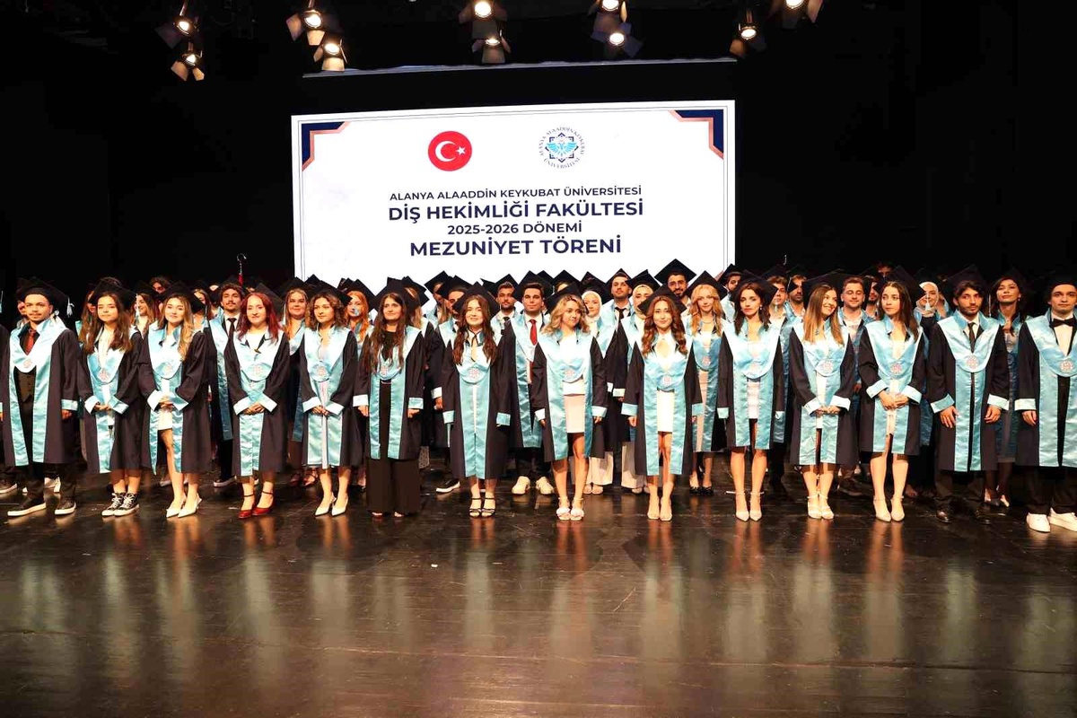 ALKÜ\'de 64 Diş Hekimi Mezuniyet Töreni
