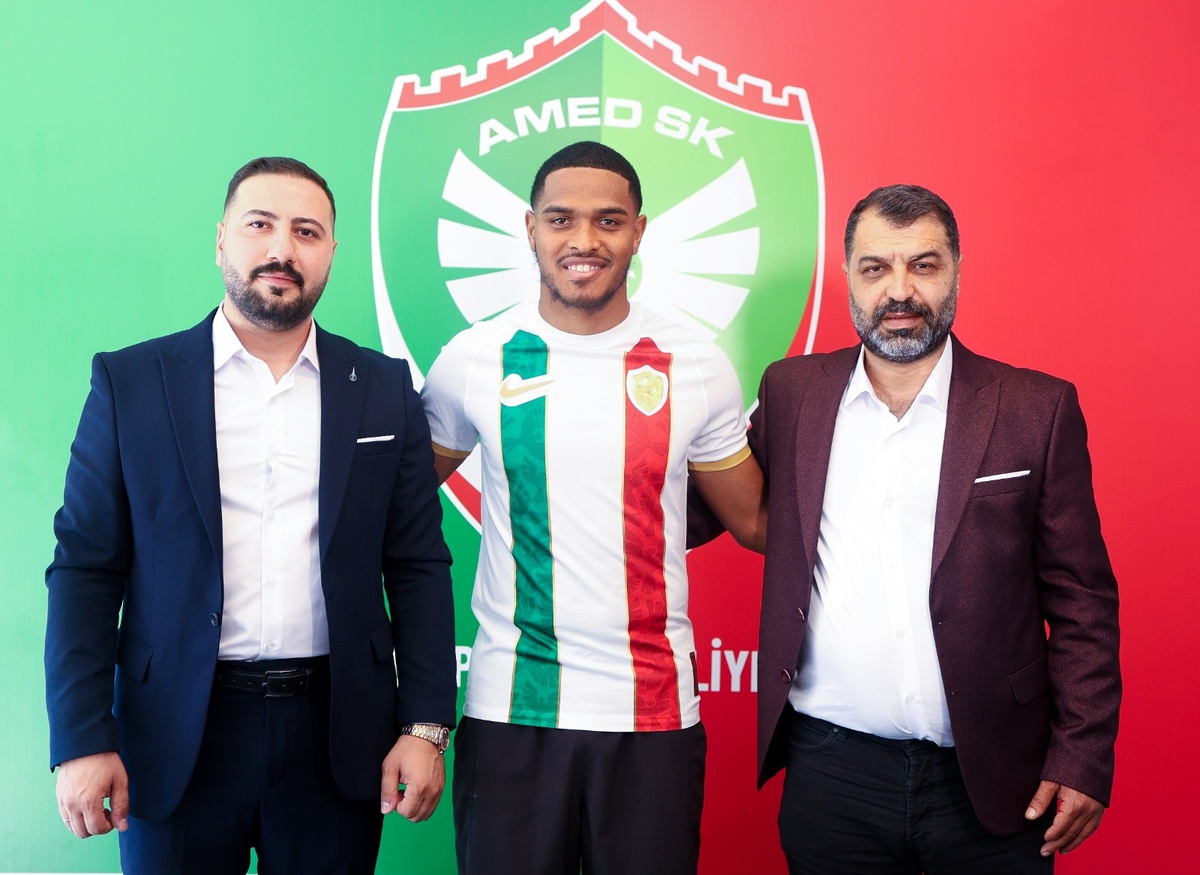 Amed Sportif Raveloson ile Anlaştı