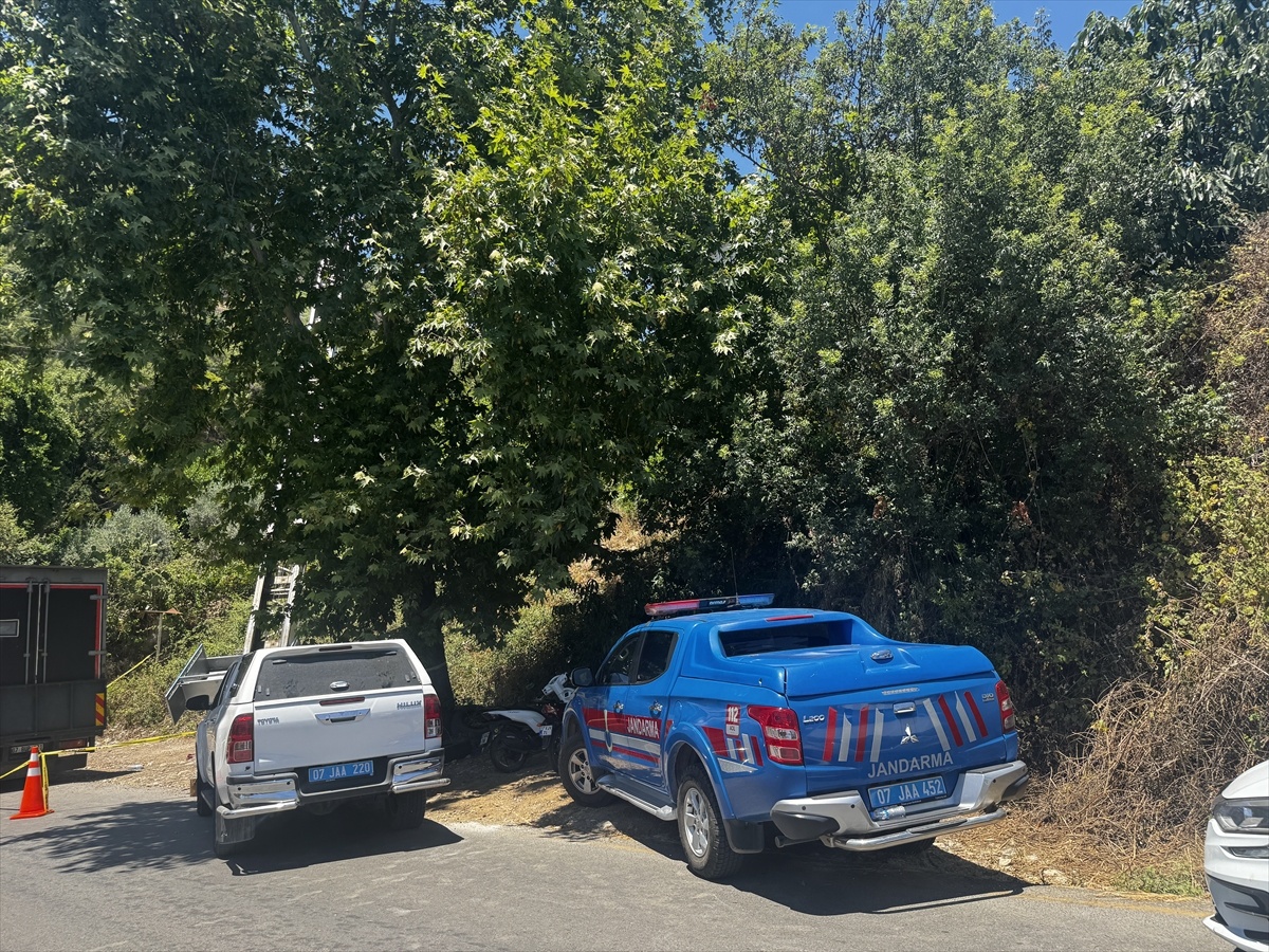 Kemer\'de Yük Asansörü Elektriğe Kapıldı, 2 Ölü