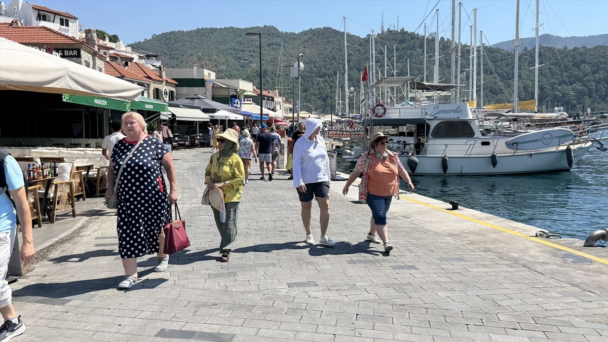 Aroya Kruvaziyeri Marmaris\'e 2,667 Turist Getirdi