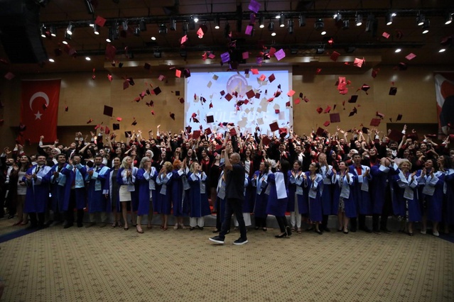 Akdeniz Üniversitesi’nde 238 yeni hekim mezun oldu