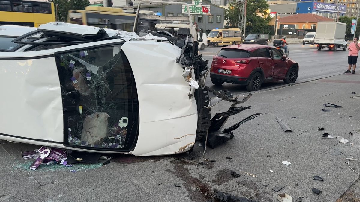 Avcılar\'da Kaza: Otomobil Devrildi, Sürücü Yaralandı