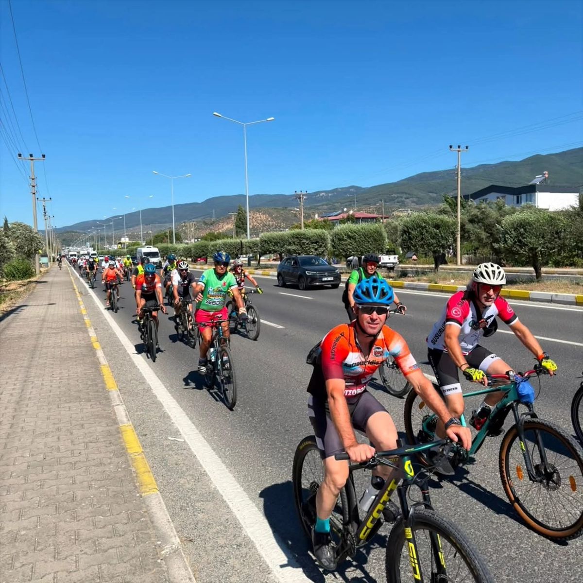 Dostluk için Pedal Çevirildi