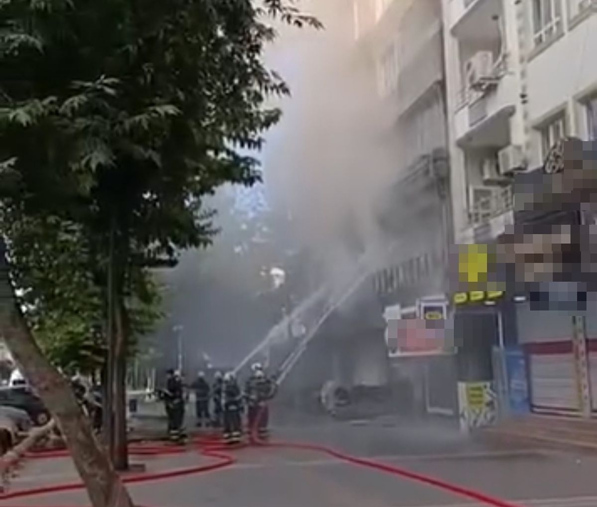 Batman\'da Pastanede Yangın