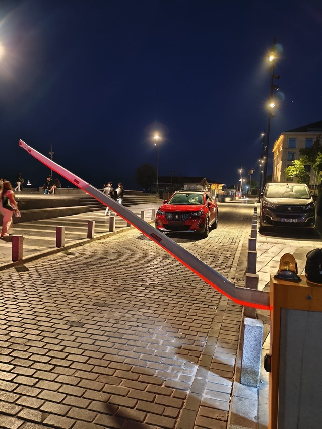 Polis bariyerini kıran sürücü tutuklandı
