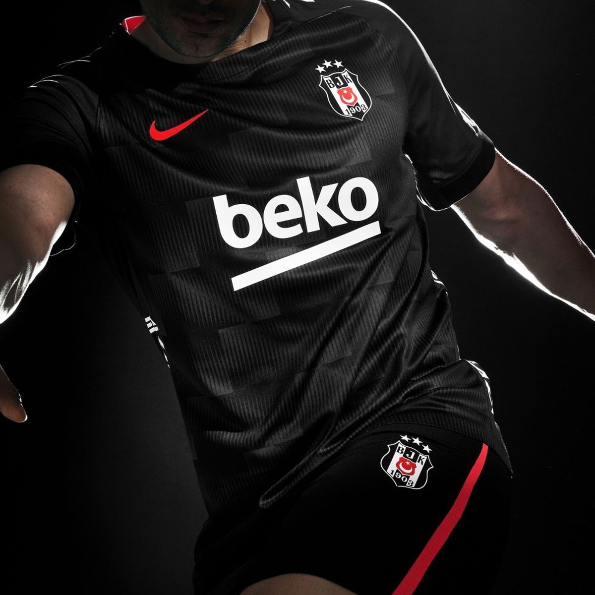 Beşiktaş\'ın Yeni Forması Tanıtıldı